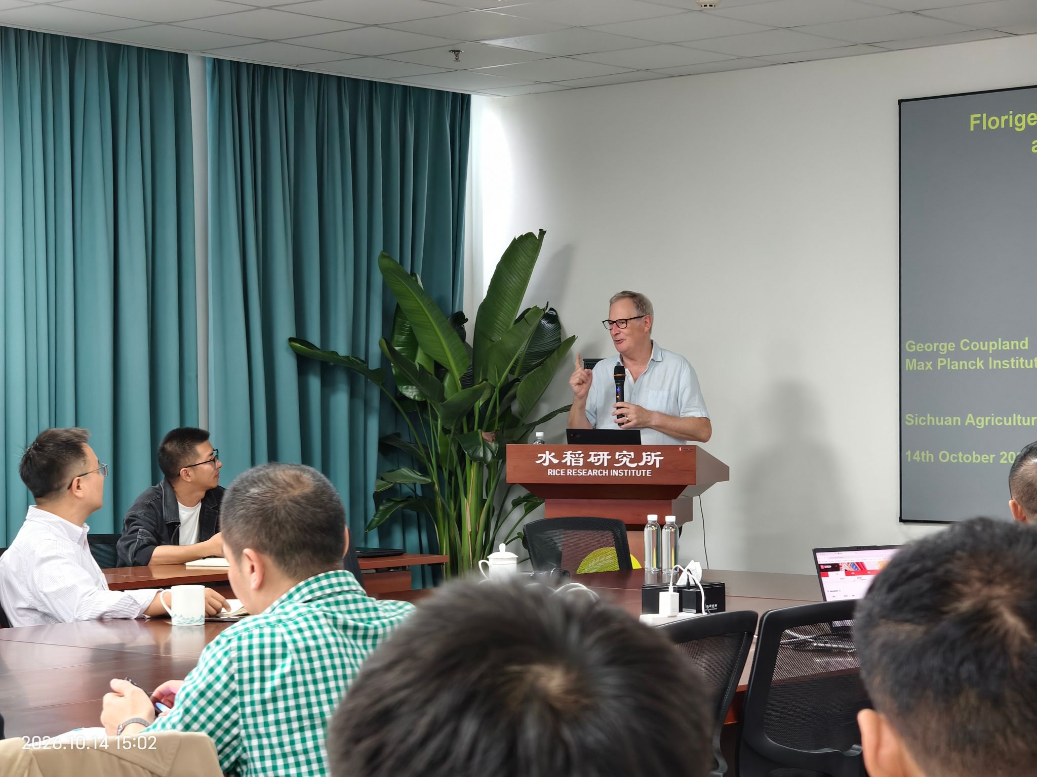 【学术交流】德国马克斯·普朗克植物育种研究所George Coupland教授应邀来校作学术报告